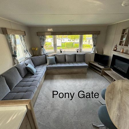 Pony Gate Caravan On Haggerstone Castle West Lawn Berwick Upon Tweed Ngoại thất bức ảnh
