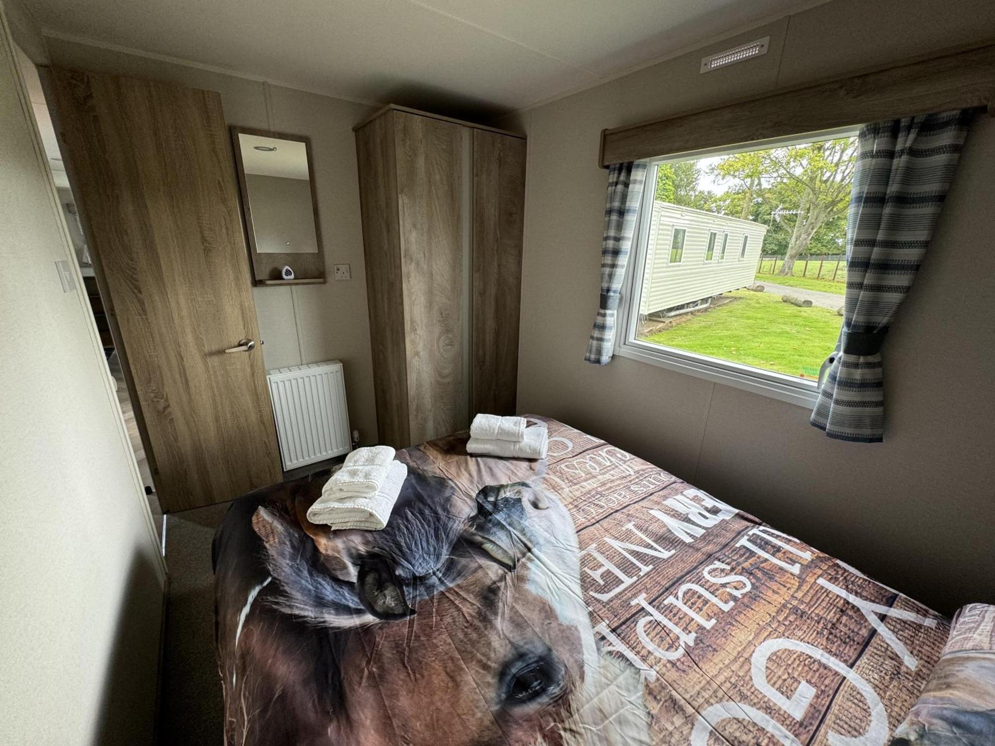 Pony Gate Caravan On Haggerstone Castle West Lawn Berwick Upon Tweed Ngoại thất bức ảnh