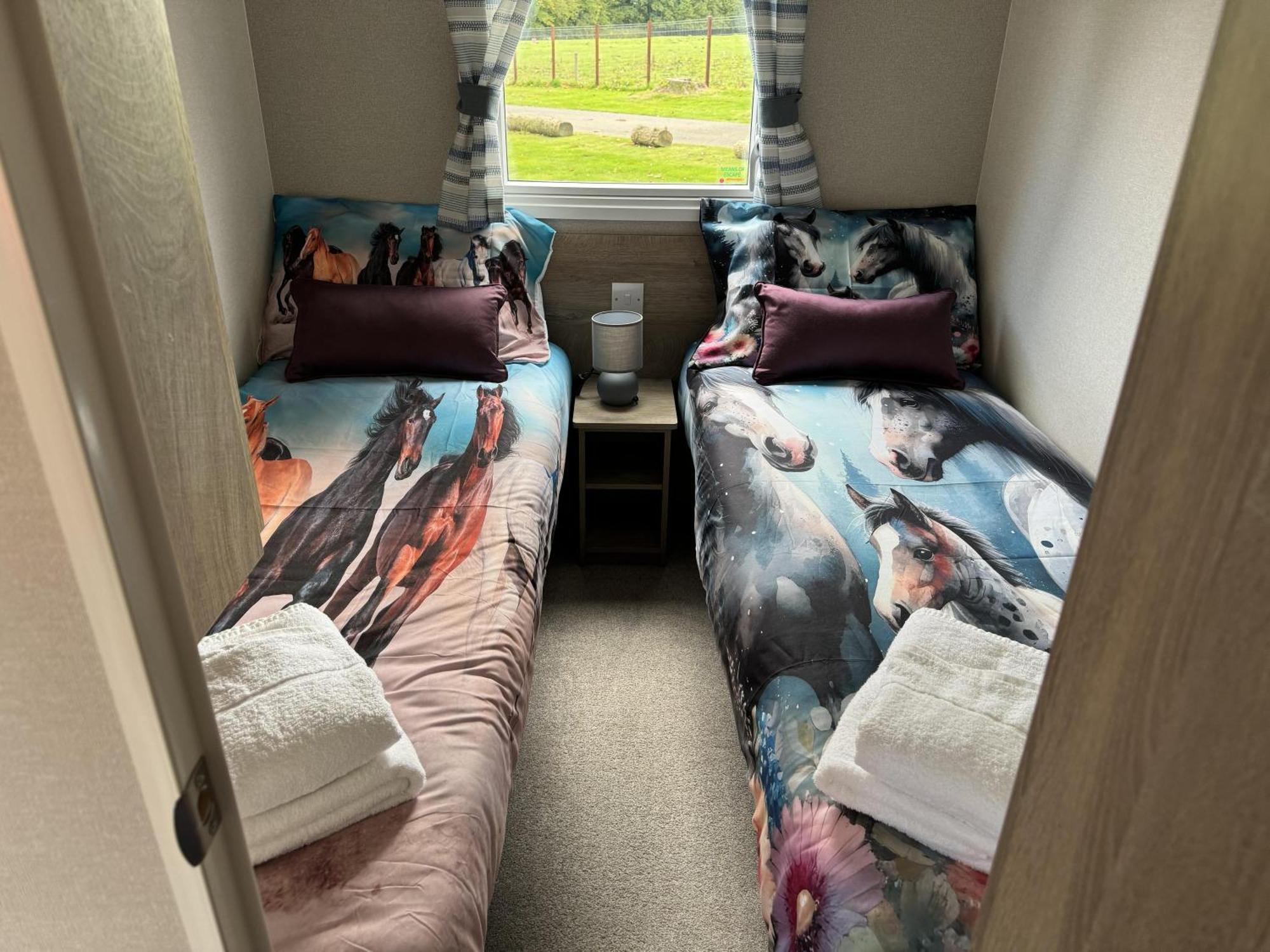 Pony Gate Caravan On Haggerstone Castle West Lawn Berwick Upon Tweed Ngoại thất bức ảnh